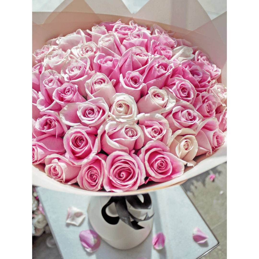 Bouquet de 50 roses rose (3) Bouquet de 50 roses rose 3 | The Luxury Box