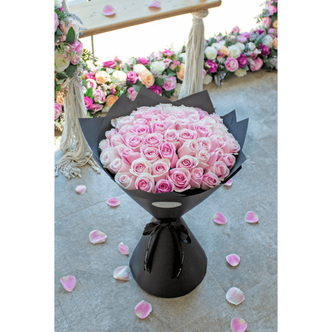 Bouquet de 50 roses rose (4) Bouquet de 50 roses rose 4 | The Luxury Box