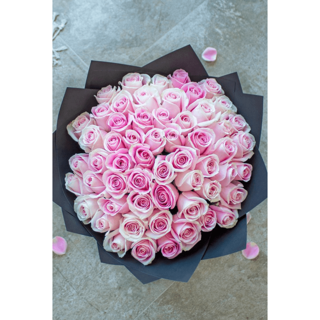 Bouquet de 50 roses rose (5) Bouquet de 50 roses rose 5 | The Luxury Box
