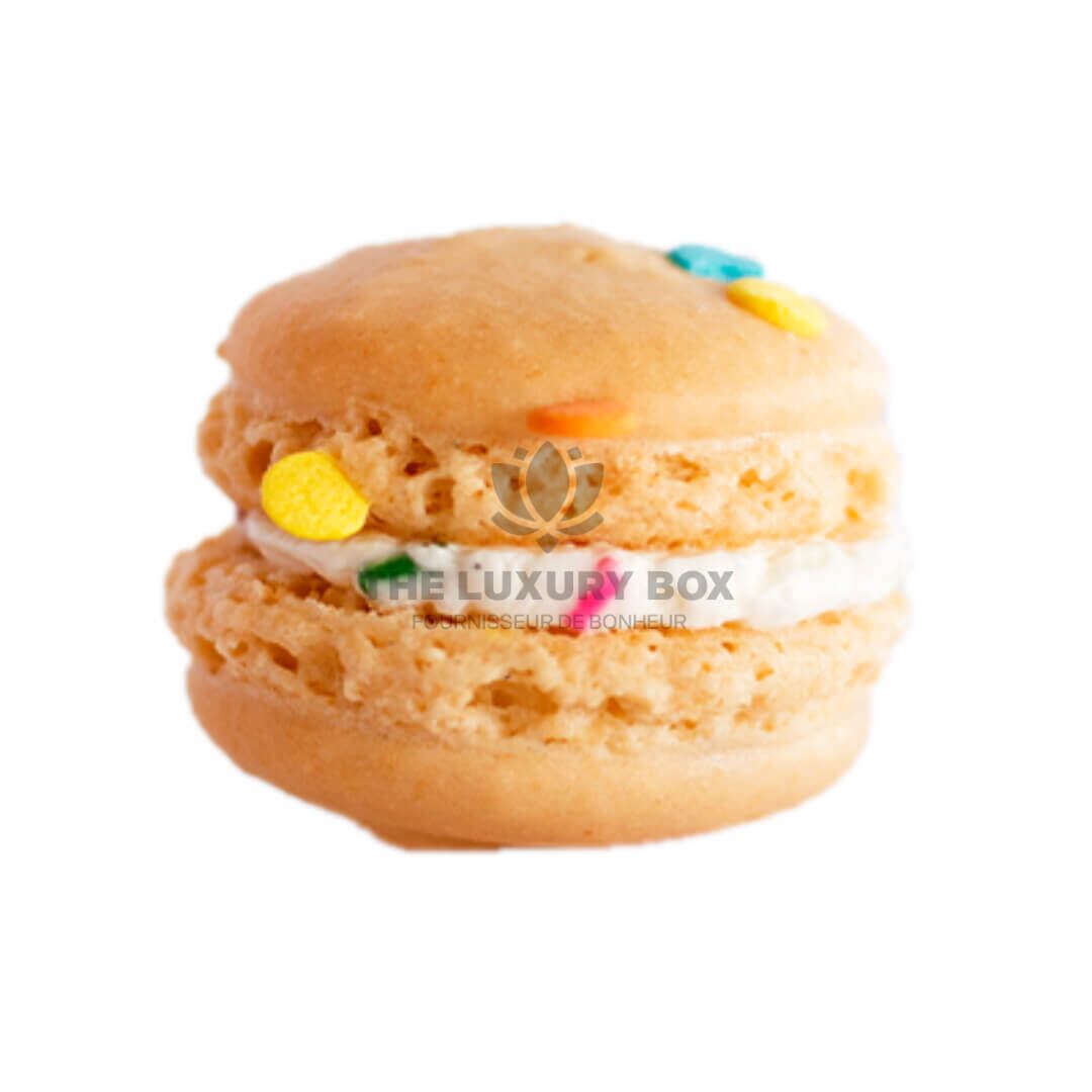 large-birthday-cake Livraison de Macaron