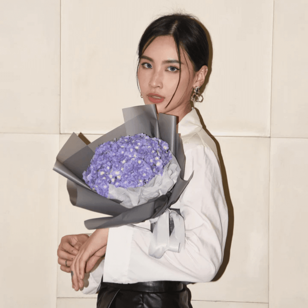 Fresh Flower Bouquet - Iris Purple Hydrangea (S) 2 Fresh Flower Bouquet Iris Purple Hydrangea S 2 | The Luxury Box