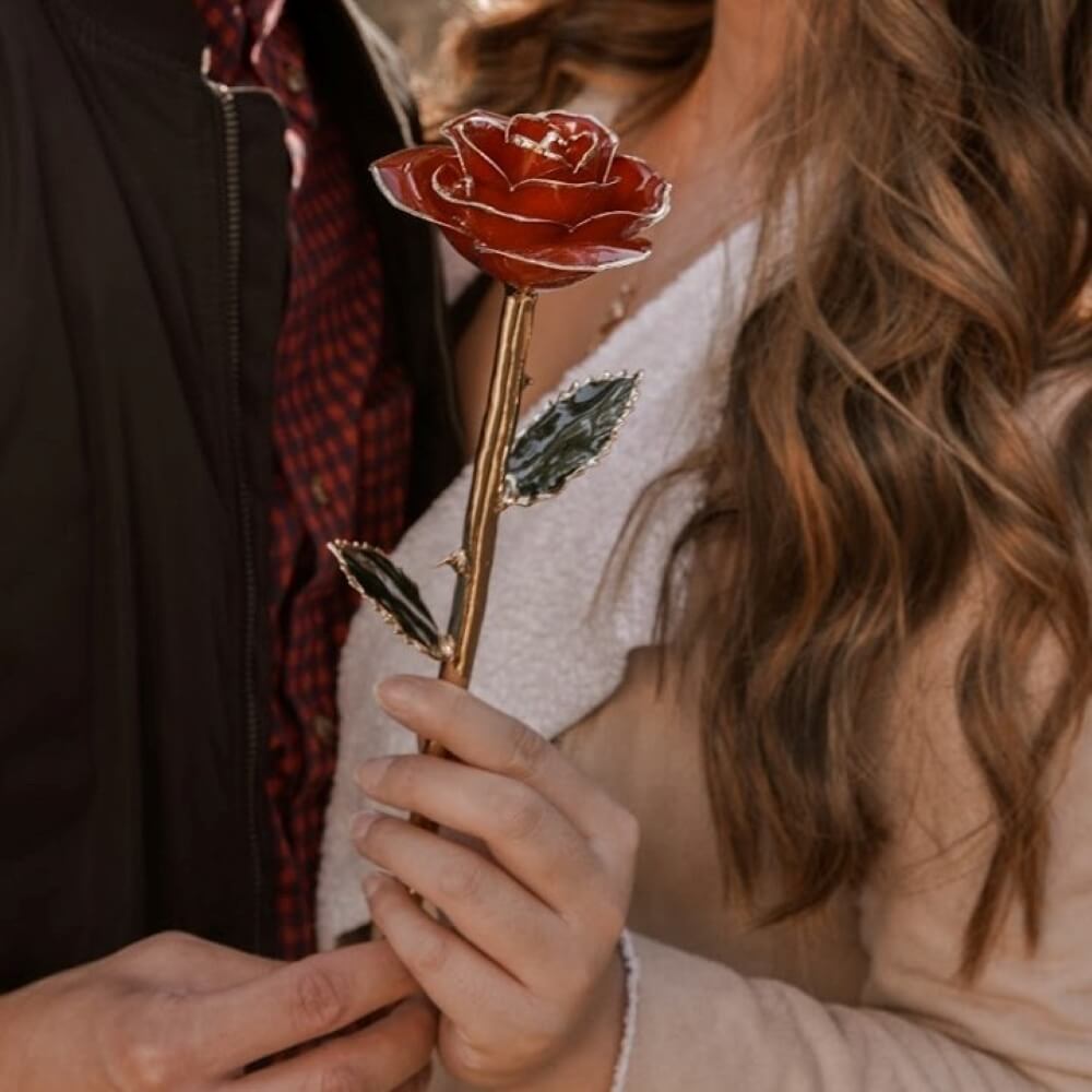 Roses éternelles en or - 24K 125555825 367153757885427 1269873903919151580 n 1 | The Luxury Box