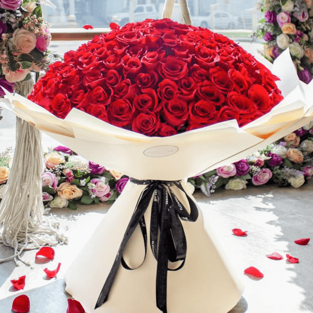 Bouquet 200 roses (1) Bouquet 200 roses 1 | The Luxury Box