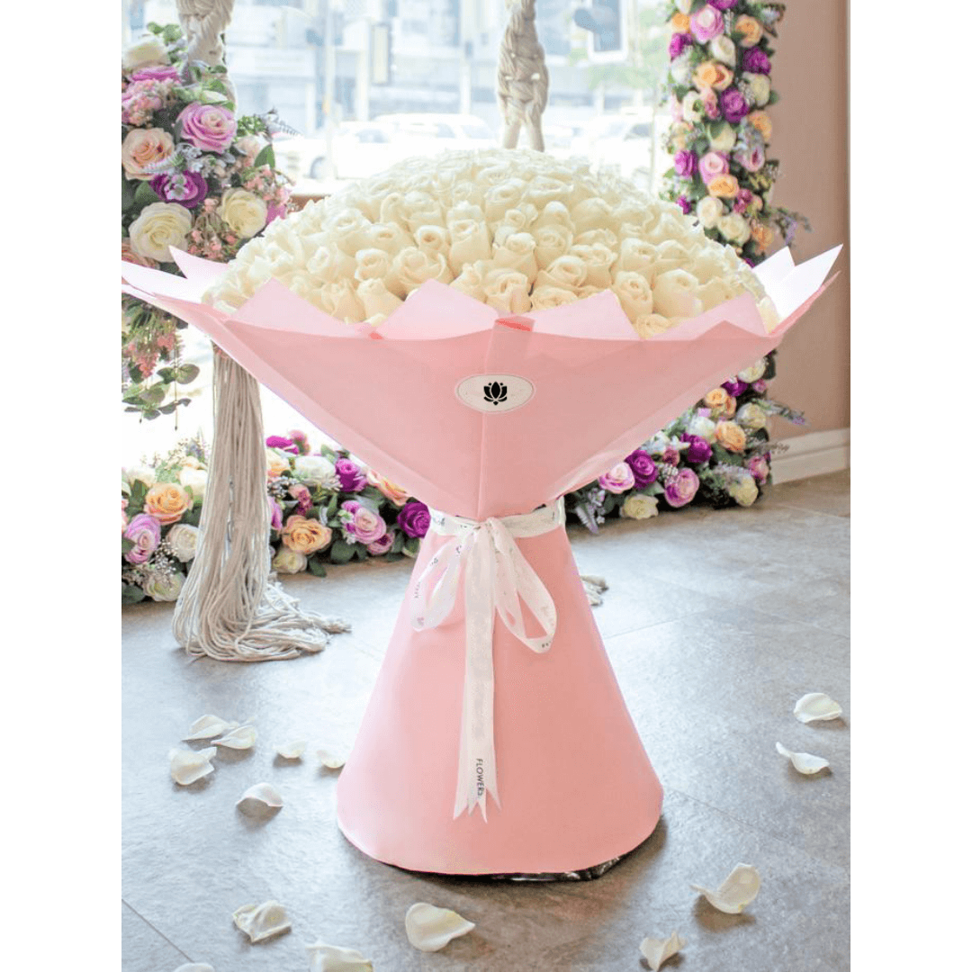 Bouquet de 200 fleurs blanche (1) Bouquet de 200 fleurs blanche 1 | The Luxury Box
