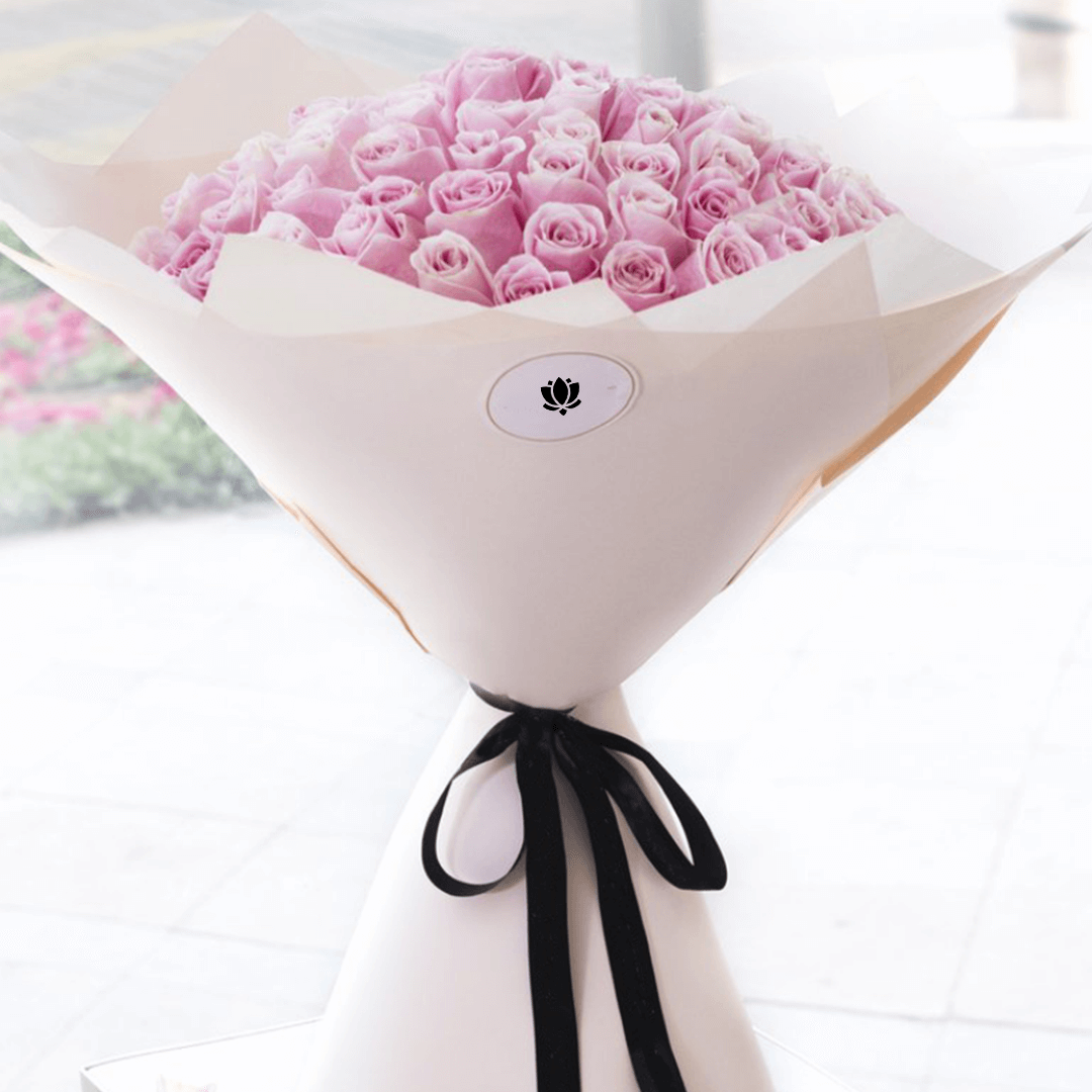 Bouquet de 100 fleurs rose (3) Bouquet de 100 fleurs rose 3 | The Luxury Box