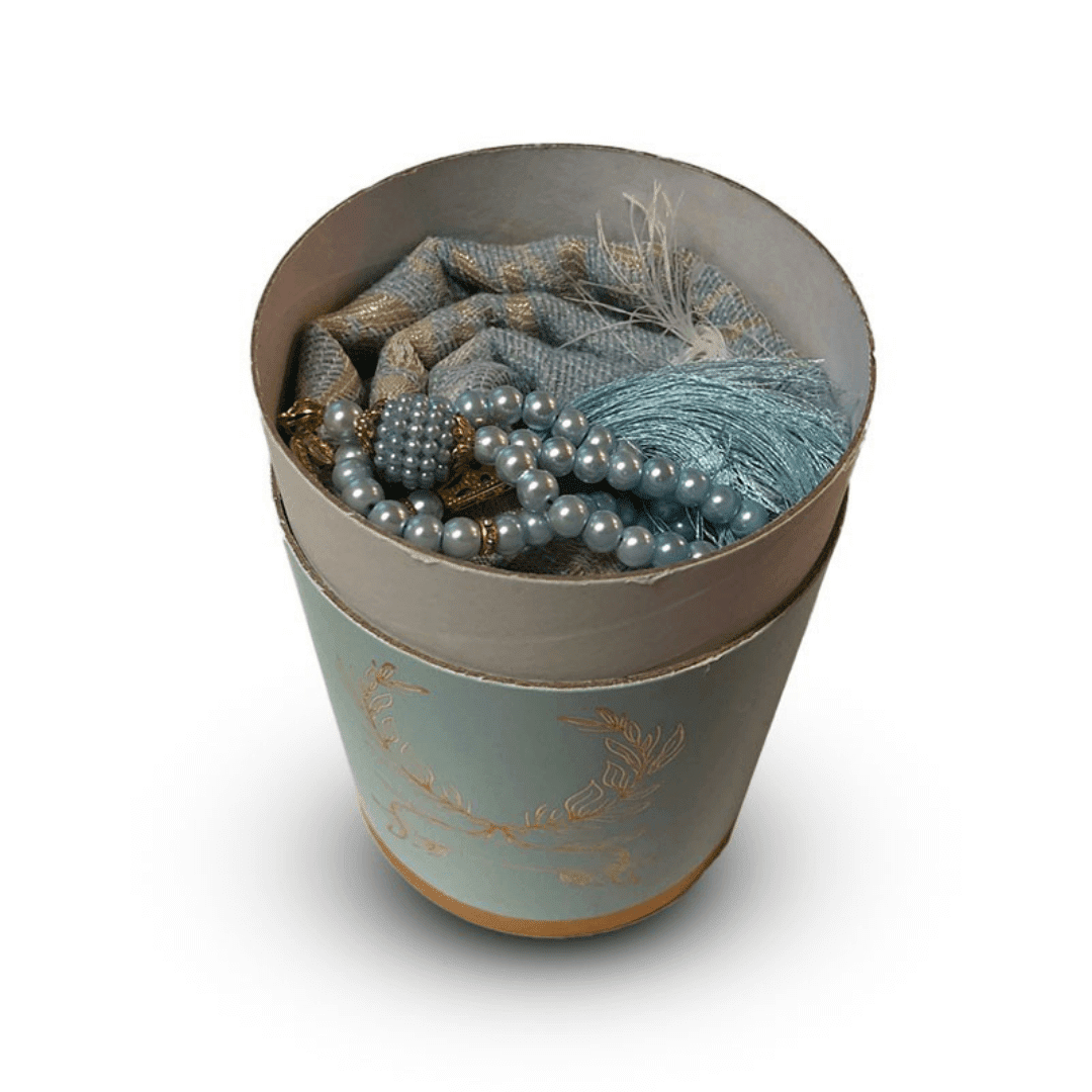 coffret-cadeau-priere-tapis-et-chapelet-de-luxe-boite-ronde-doree-bleu-ciel (2) Coffret tapis de priere