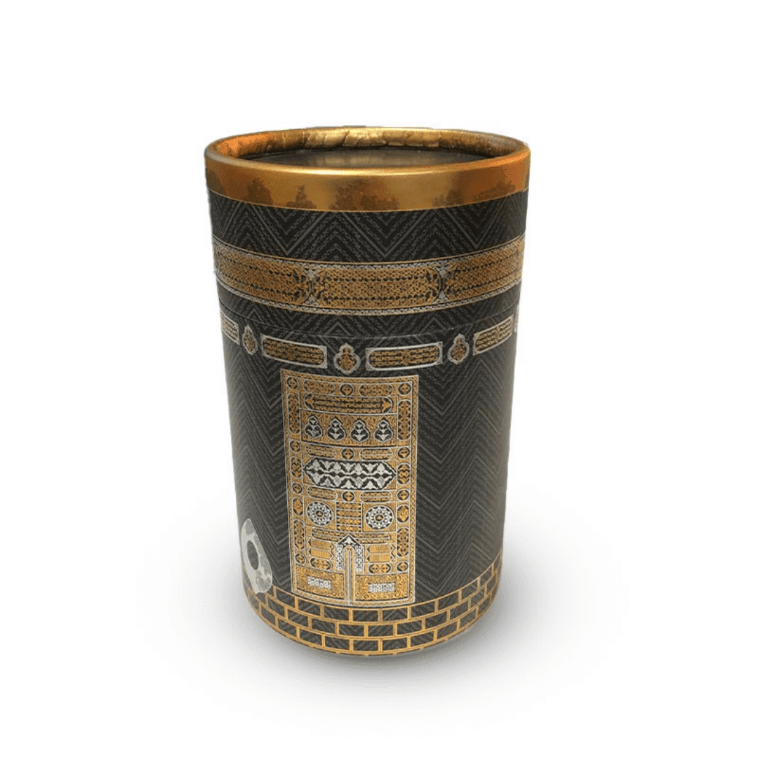 coffret-cadeau-priere-tapis-et-chapelet-de-luxe-boite-ronde-doree-kaaba (1) Coffret tapis de priere