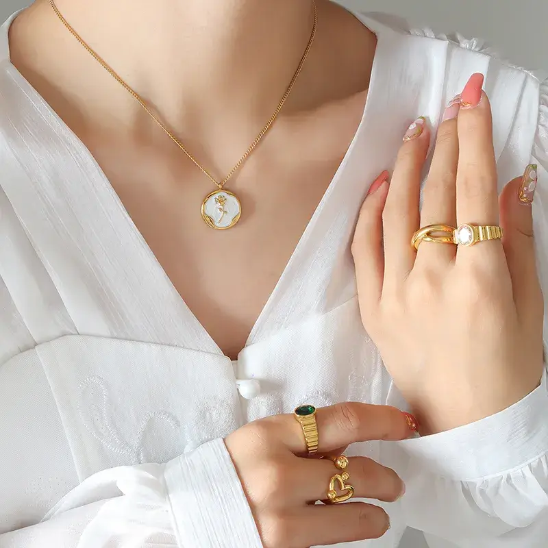 Romantique-Rose-Acier-Au-Titane-Collier-mail-Acier-Inoxydable-Colliers Romantique Rose Acier Au Titane Collier mail Acier Inoxydable Colliers | The Luxury Box