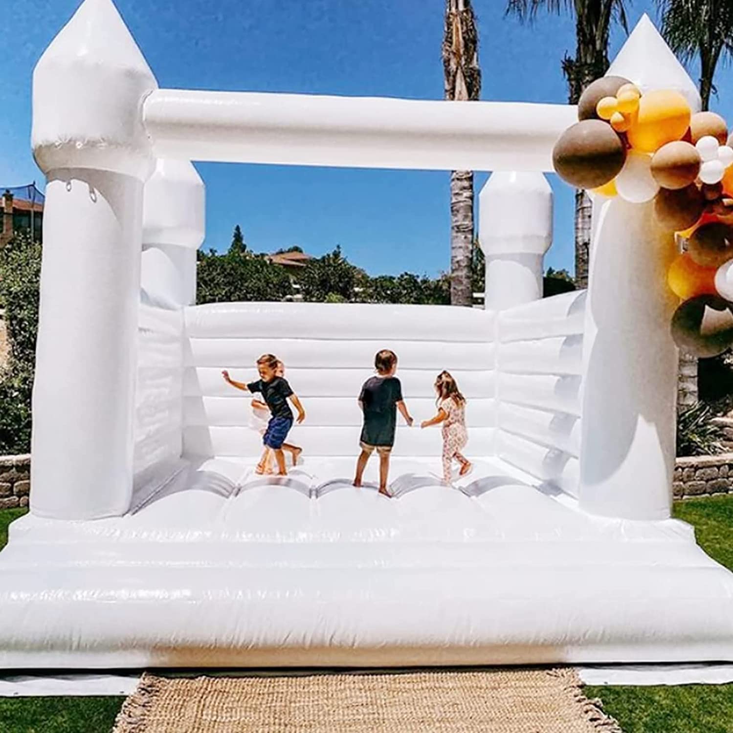 Chateau Gonflable en location (2) Chateau Gonflable en location 2 | The Luxury Box