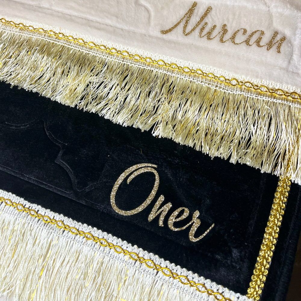 Tapis de Priere Personnalisable (3) Tapis de Priere Personnalisable 3 | The Luxury Box