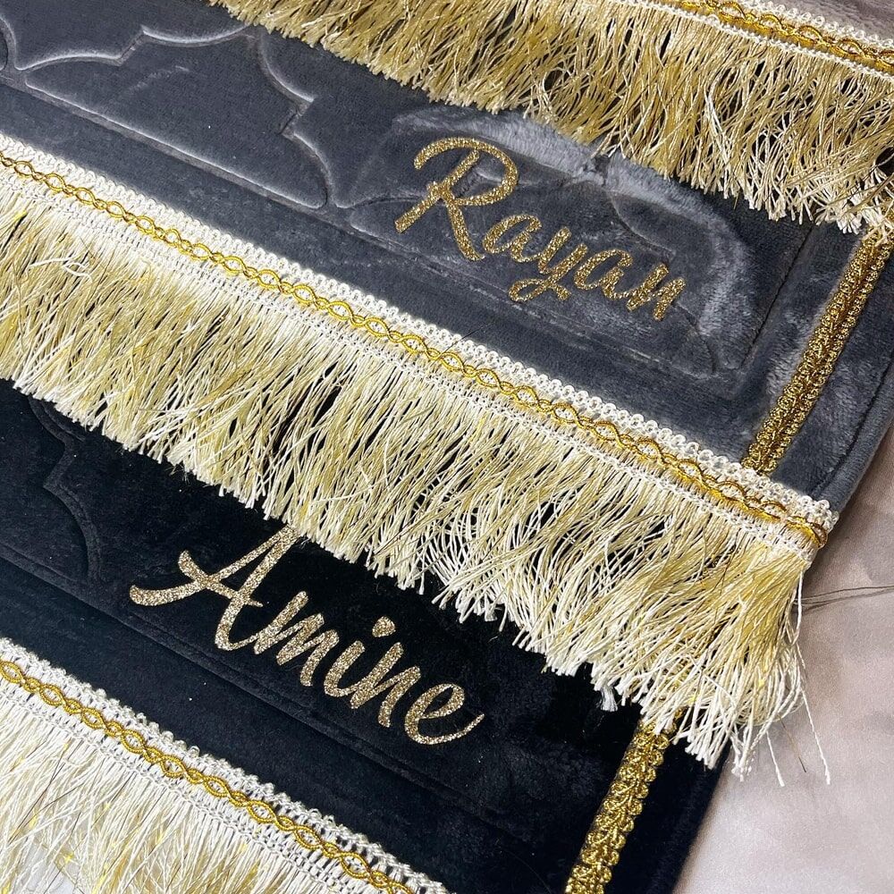 Tapis de Priere Personnalisable (5) Tapis de Priere Personnalisable 5 | The Luxury Box